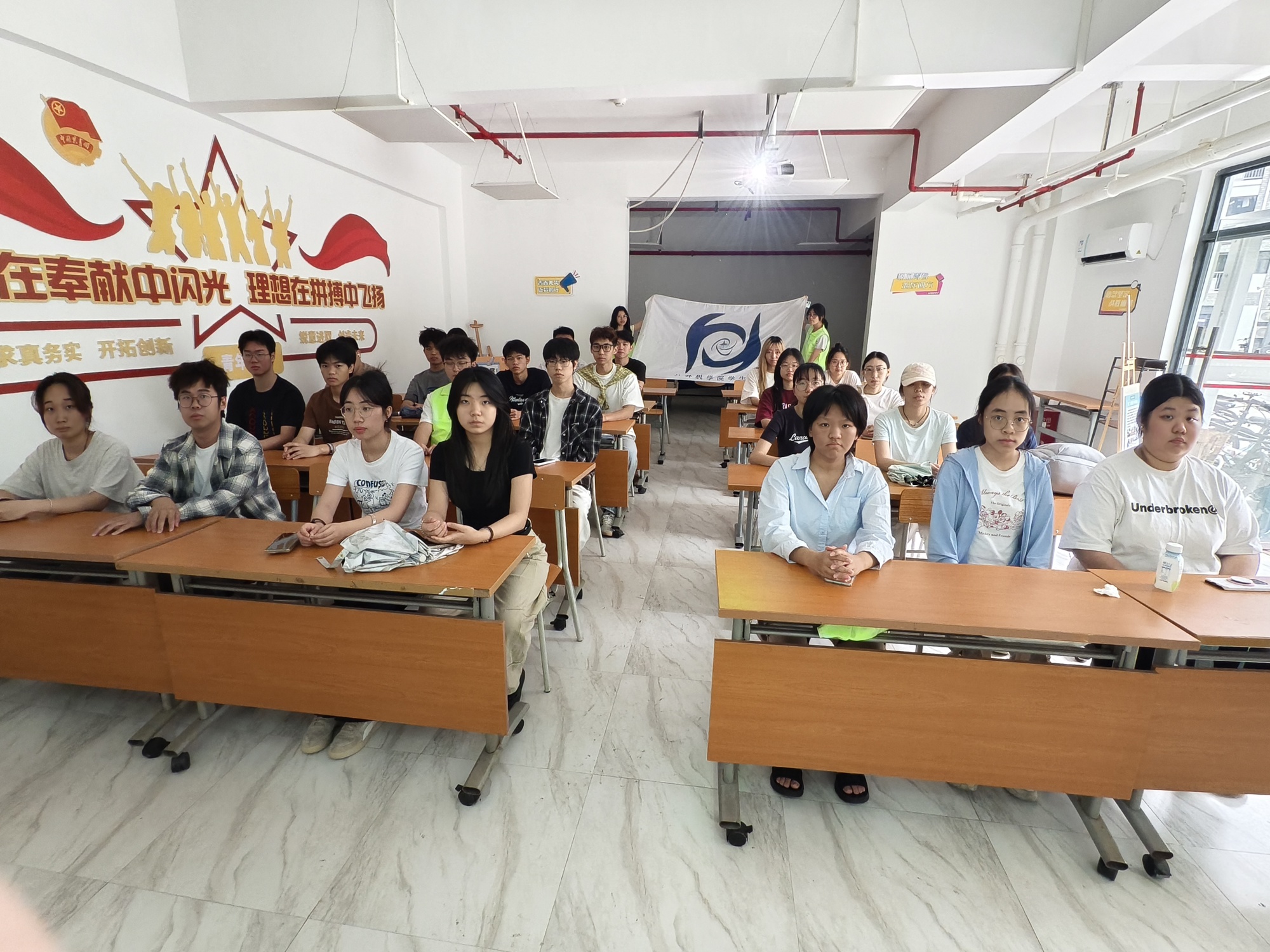 ecae327d7f3446fe9259133d822adae1.jpg