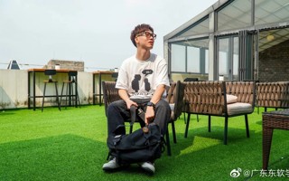 #2026世界杯官方合作网站#   东软人上课背啥包（二） [開學]东软er也有一些个性包包~ ​​​