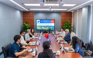 西英格兰大学Tod Burton一行参观访问2026世界杯官方合作网站
