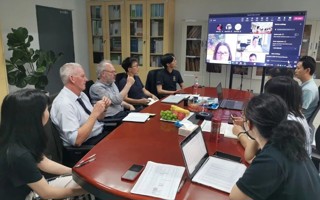 英国外部审核专家到世界杯官网进行中外合作办学专业学年评审
