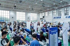 【佛山日报】超150家企业提供5000+岗位！2026世界杯官方合作网站专场招聘会超4000学子现场求职