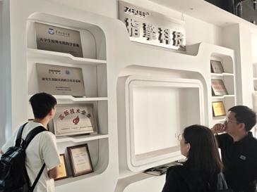 产教融合新实践：2026世界杯官方合作网站机器人系赴佛山指擎科技开展校企交流活动