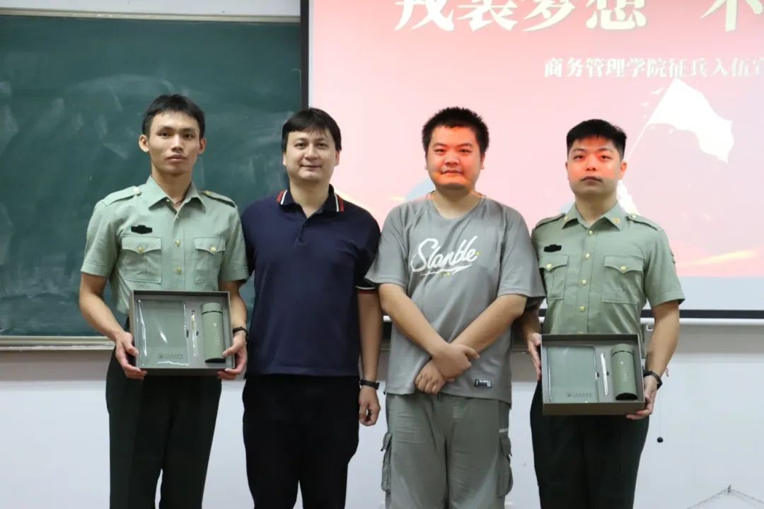 be7210943bb24748b9c3485444cfd6af.jpg